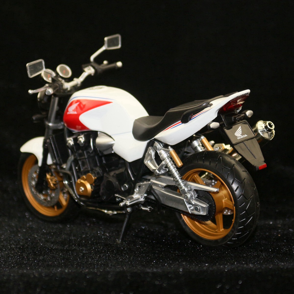 1/12 Honda CB1300SF motorfiets - Model Kit Aoshima recensie en prijs