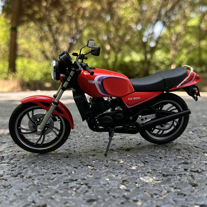 1:12 YAMAHA RZ250 RD250LC Lege - Model Kit Aoshima recensie en prijs