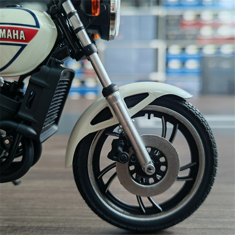 1:12 YAMAHA RZ250 RD250LC Lege - Model Kit Aoshima recensie en prijs
